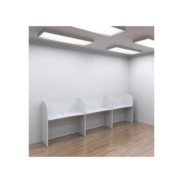 Call center lineal con 3 puestos de trabajo en madera con pasacables
