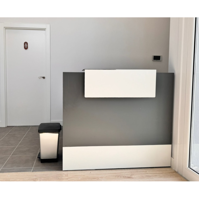 Mostrador de recepción MOBI Grafito, 120x62x105 cm, sobremostrador y zócalo blancos